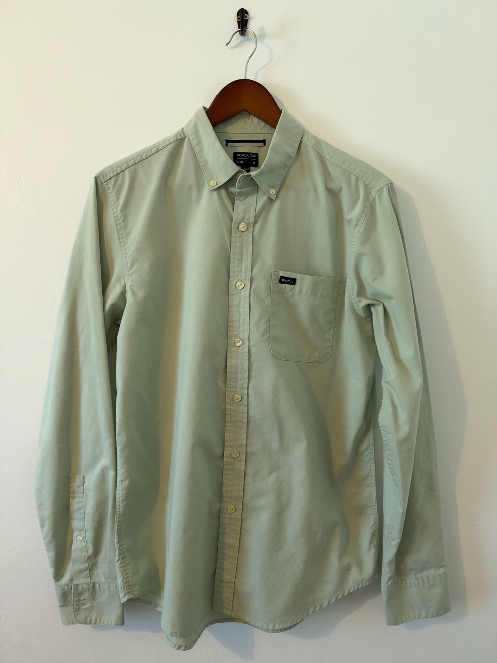 RVCA Men’s S Slim Button-Down Shirt in Light Sage Green